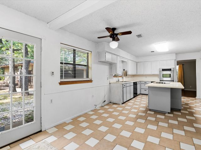 217 Colt Drive, Gainesville, TX 76240