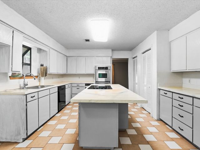 217 Colt Drive, Gainesville, TX 76240