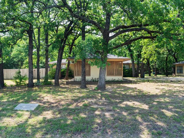 217 Colt Drive, Gainesville, TX 76240
