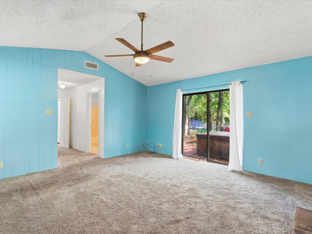 217 Colt Drive, Gainesville, TX 76240
