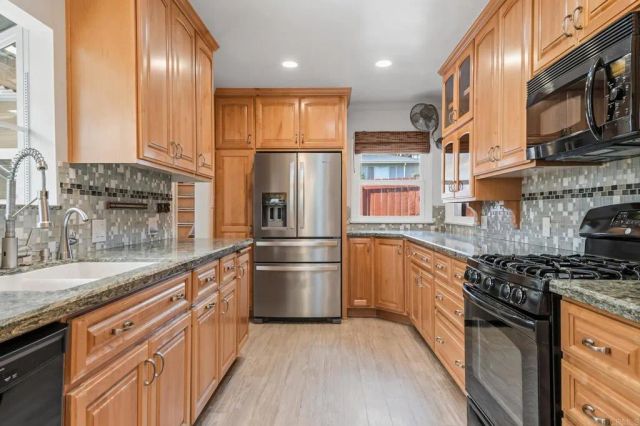 8475 Golden Ridge Road, Lakeside, CA 92040