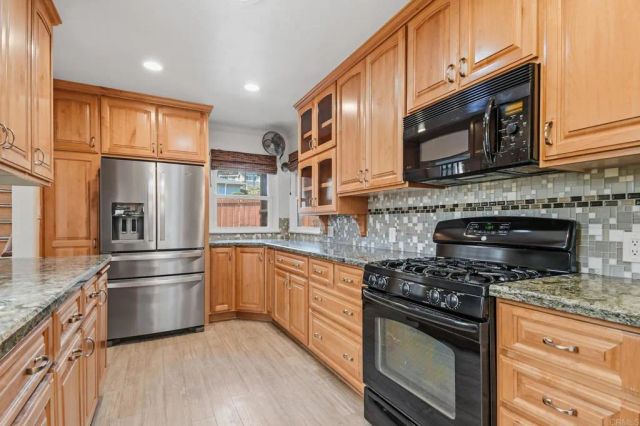 8475 Golden Ridge Road, Lakeside, CA 92040