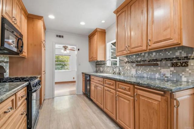 8475 Golden Ridge Road, Lakeside, CA 92040