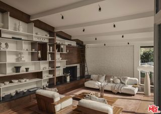 2055 N Gramercy, Los Angeles, CA 90068