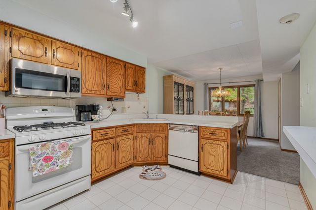 7962 Garfield Avenue 110, Burr Ridge, IL 60527