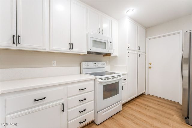 5401 Geneive Lane 101, Las Vegas, NV 89108