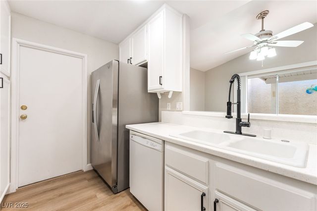 5401 Geneive Lane 101, Las Vegas, NV 89108