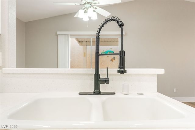 5401 Geneive Lane 101, Las Vegas, NV 89108