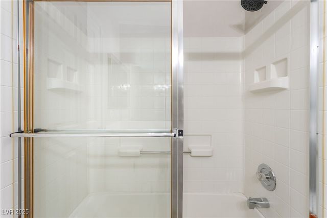 5401 Geneive Lane 101, Las Vegas, NV 89108