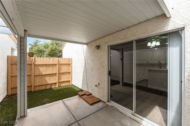 5401 Geneive Lane 101, Las Vegas, NV 89108