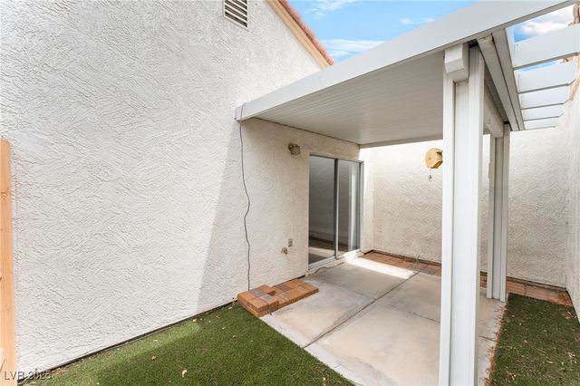 5401 Geneive Lane 101, Las Vegas, NV 89108