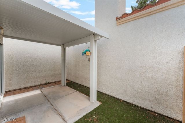 5401 Geneive Lane 101, Las Vegas, NV 89108