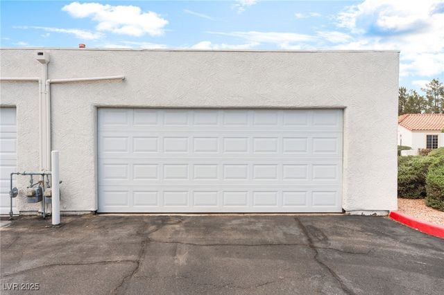 5401 Geneive Lane 101, Las Vegas, NV 89108