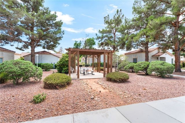 5401 Geneive Lane 101, Las Vegas, NV 89108