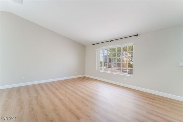 5401 Geneive Lane 101, Las Vegas, NV 89108