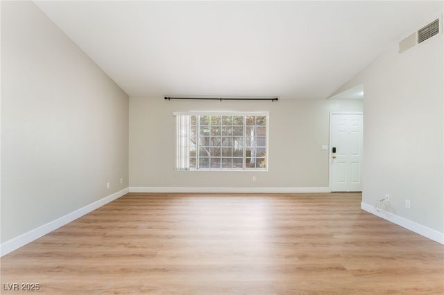 5401 Geneive Lane 101, Las Vegas, NV 89108