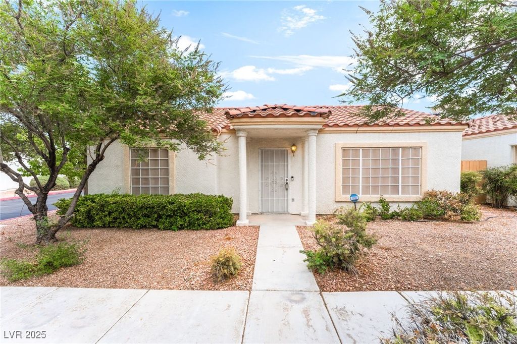 5401 Geneive Lane 101, Las Vegas, NV 89108