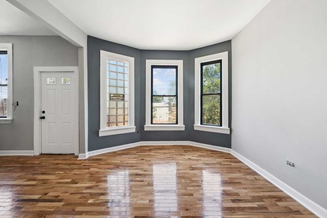 3322 W Congress Parkway, Chicago, IL 60624