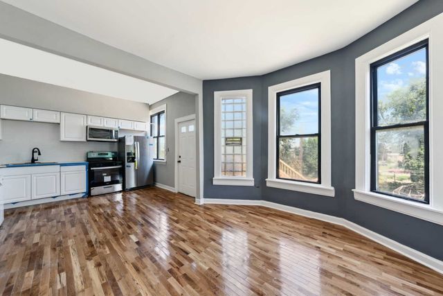 3322 W Congress Parkway, Chicago, IL 60624