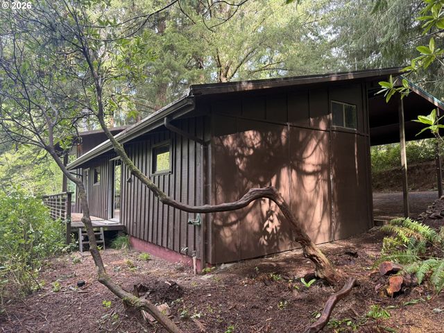 5721 MERCER CREEK Dr, Florence, OR 97439