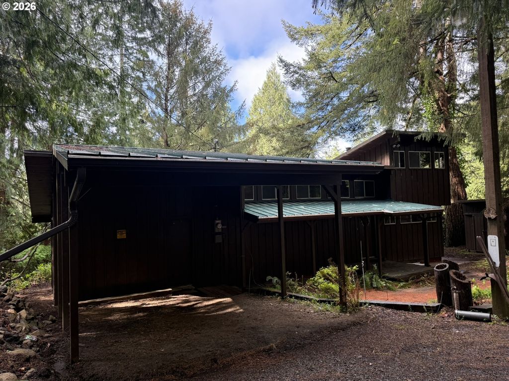 5721 MERCER CREEK Dr, Florence, OR 97439