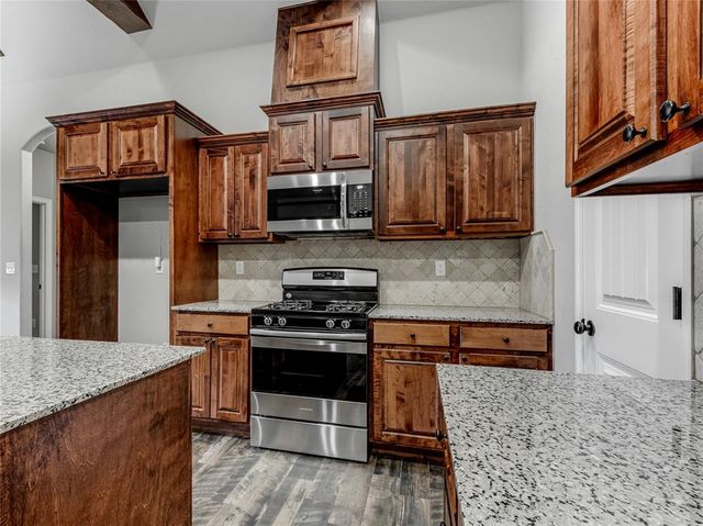 20647 Frontier Avenue, Harrah, OK 73045