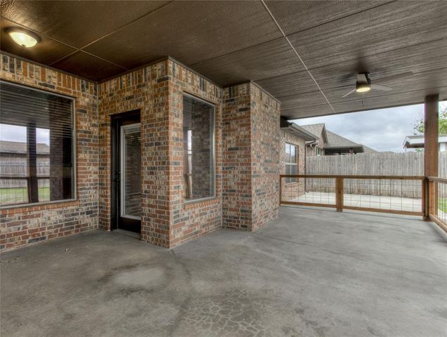 20647 Frontier Avenue, Harrah, OK 73045