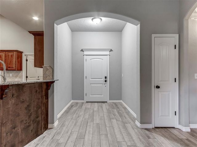 20647 Frontier Avenue, Harrah, OK 73045