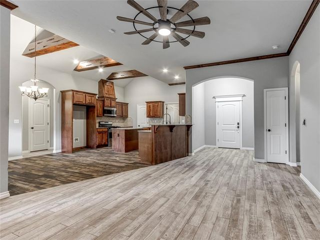 20647 Frontier Avenue, Harrah, OK 73045