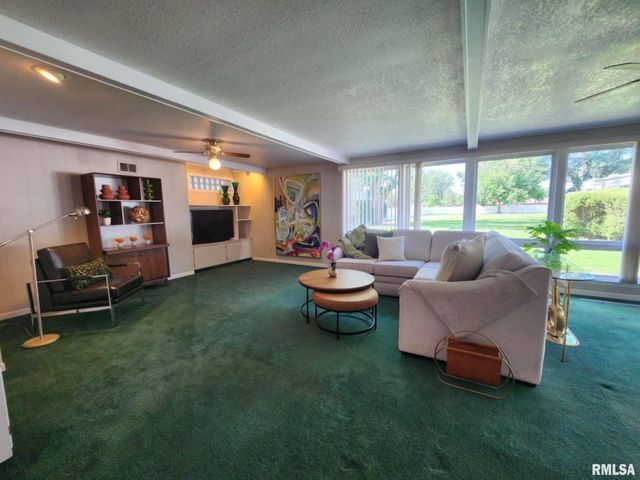 1301 HIGHLAND Lane, Quincy, IL 62305