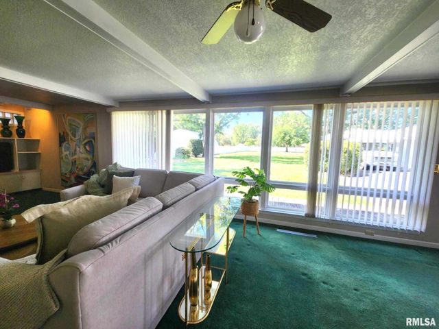 1301 HIGHLAND Lane, Quincy, IL 62305