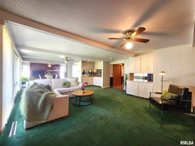 1301 HIGHLAND Lane, Quincy, IL 62305