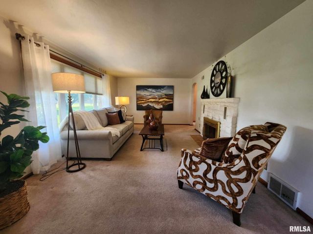 1301 HIGHLAND Lane, Quincy, IL 62305