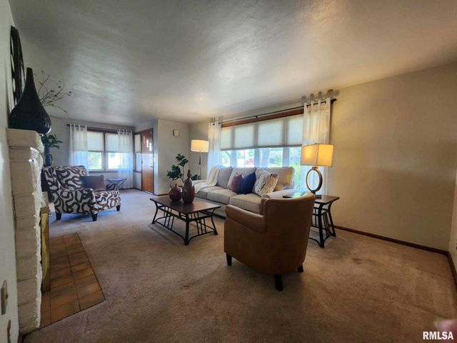 1301 HIGHLAND Lane, Quincy, IL 62305