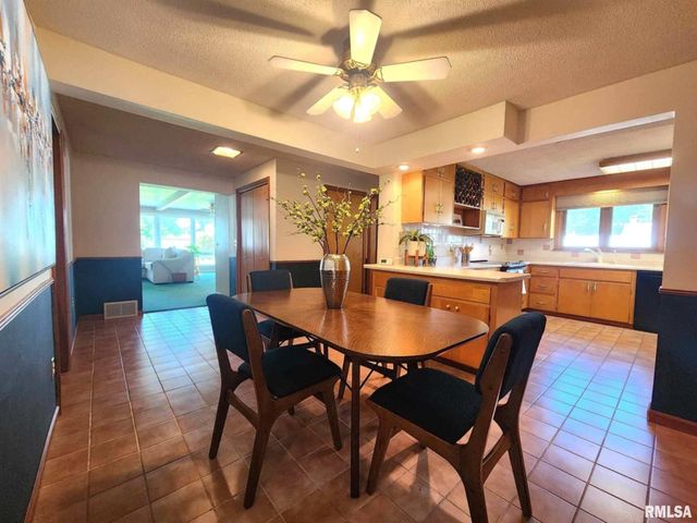 1301 HIGHLAND Lane, Quincy, IL 62305