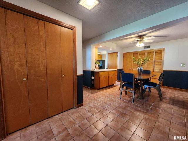 1301 HIGHLAND Lane, Quincy, IL 62305