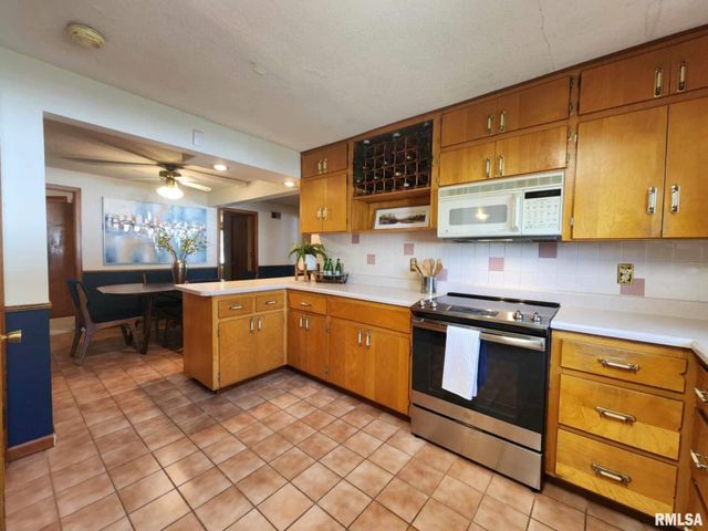 1301 HIGHLAND Lane, Quincy, IL 62305