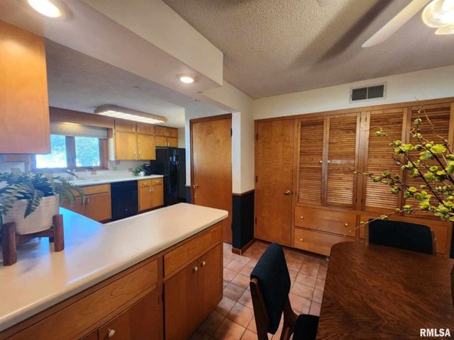 1301 HIGHLAND Lane, Quincy, IL 62305