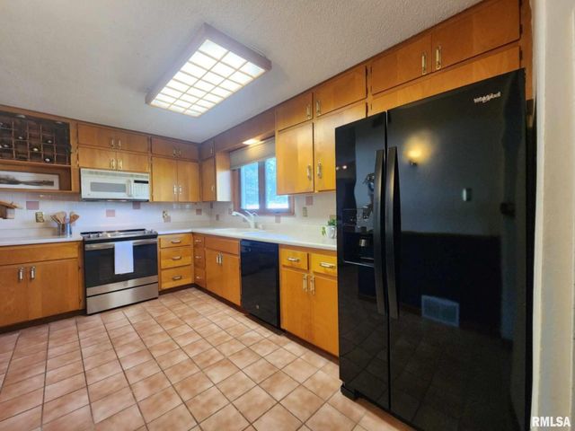 1301 HIGHLAND Lane, Quincy, IL 62305