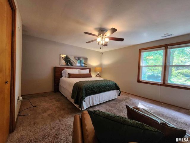 1301 HIGHLAND Lane, Quincy, IL 62305