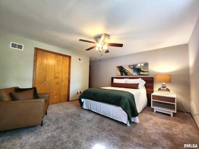 1301 HIGHLAND Lane, Quincy, IL 62305