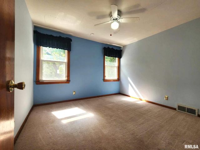 1301 HIGHLAND Lane, Quincy, IL 62305