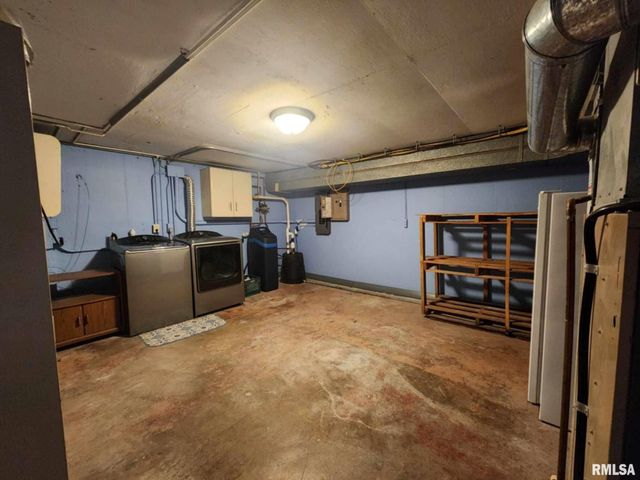 1301 HIGHLAND Lane, Quincy, IL 62305