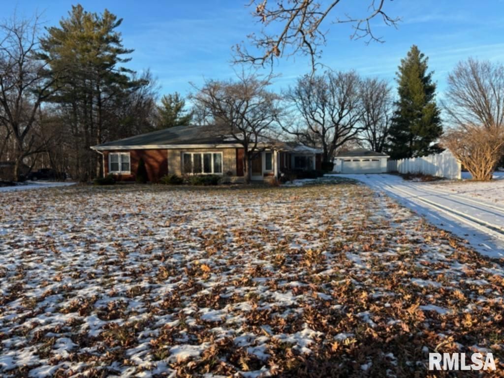 1301 HIGHLAND Lane, Quincy, IL 62305