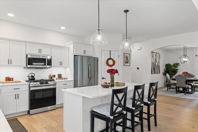 1614 Kassen Avenue, Mahomet, IL 61853