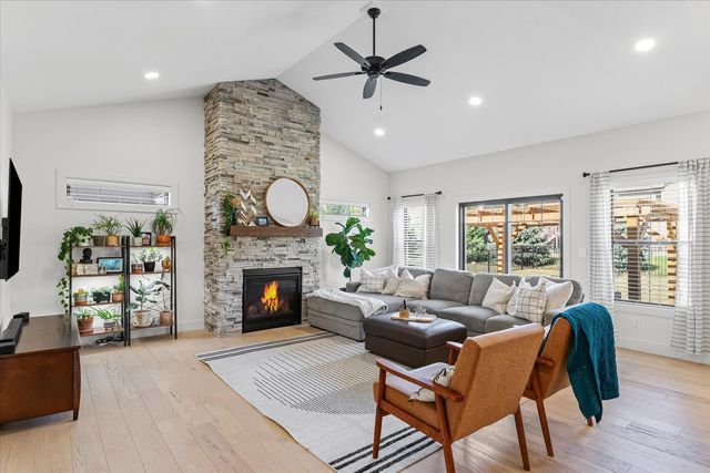 1614 Kassen Avenue, Mahomet, IL 61853