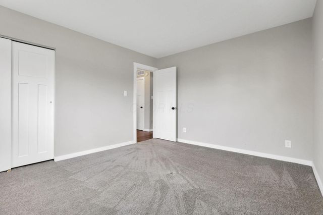 2874 Brookpark Circle W, Grove City, OH 43123