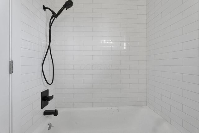 2874 Brookpark Circle W, Grove City, OH 43123