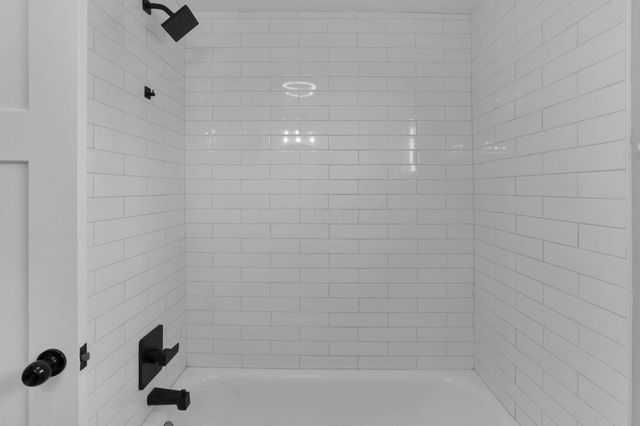 2874 Brookpark Circle W, Grove City, OH 43123