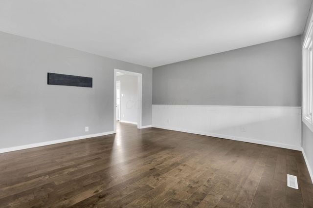 2874 Brookpark Circle W, Grove City, OH 43123